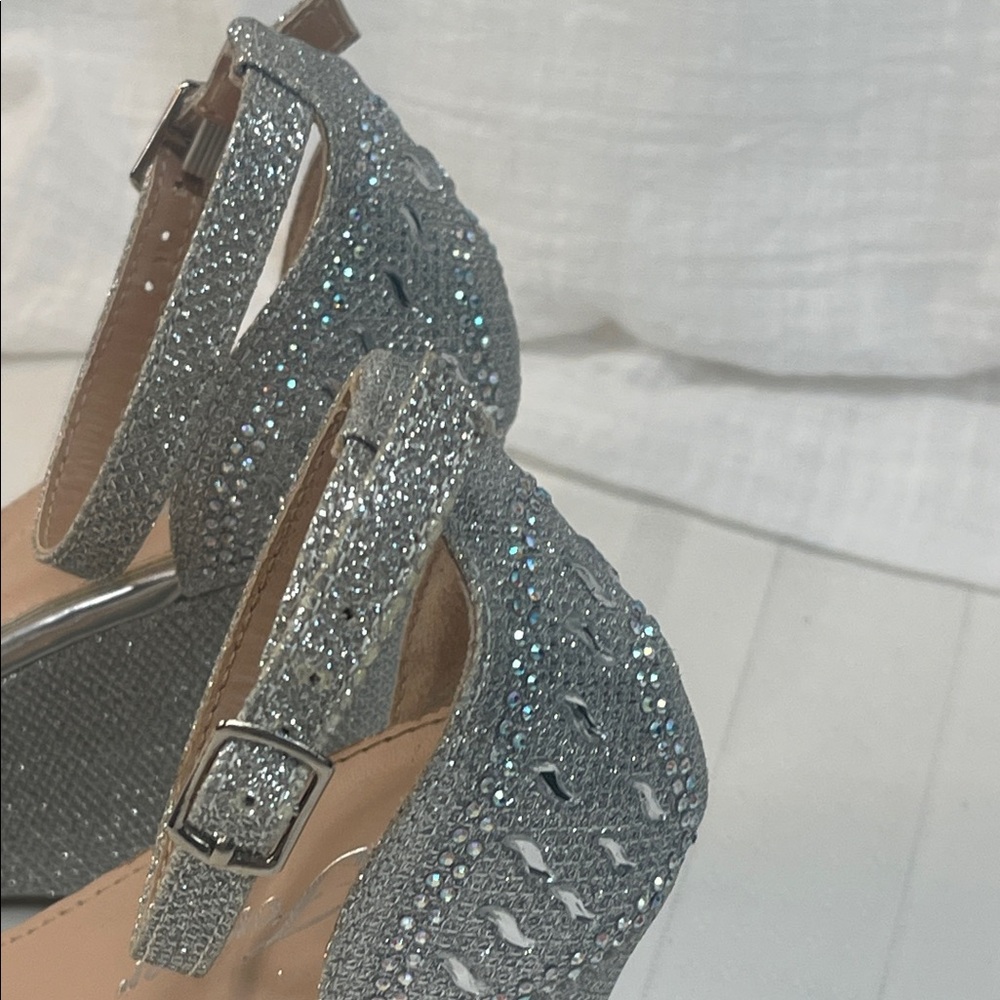 Ladies Forever Silver Sandal platform, sandal, size - Picture 6 of 16